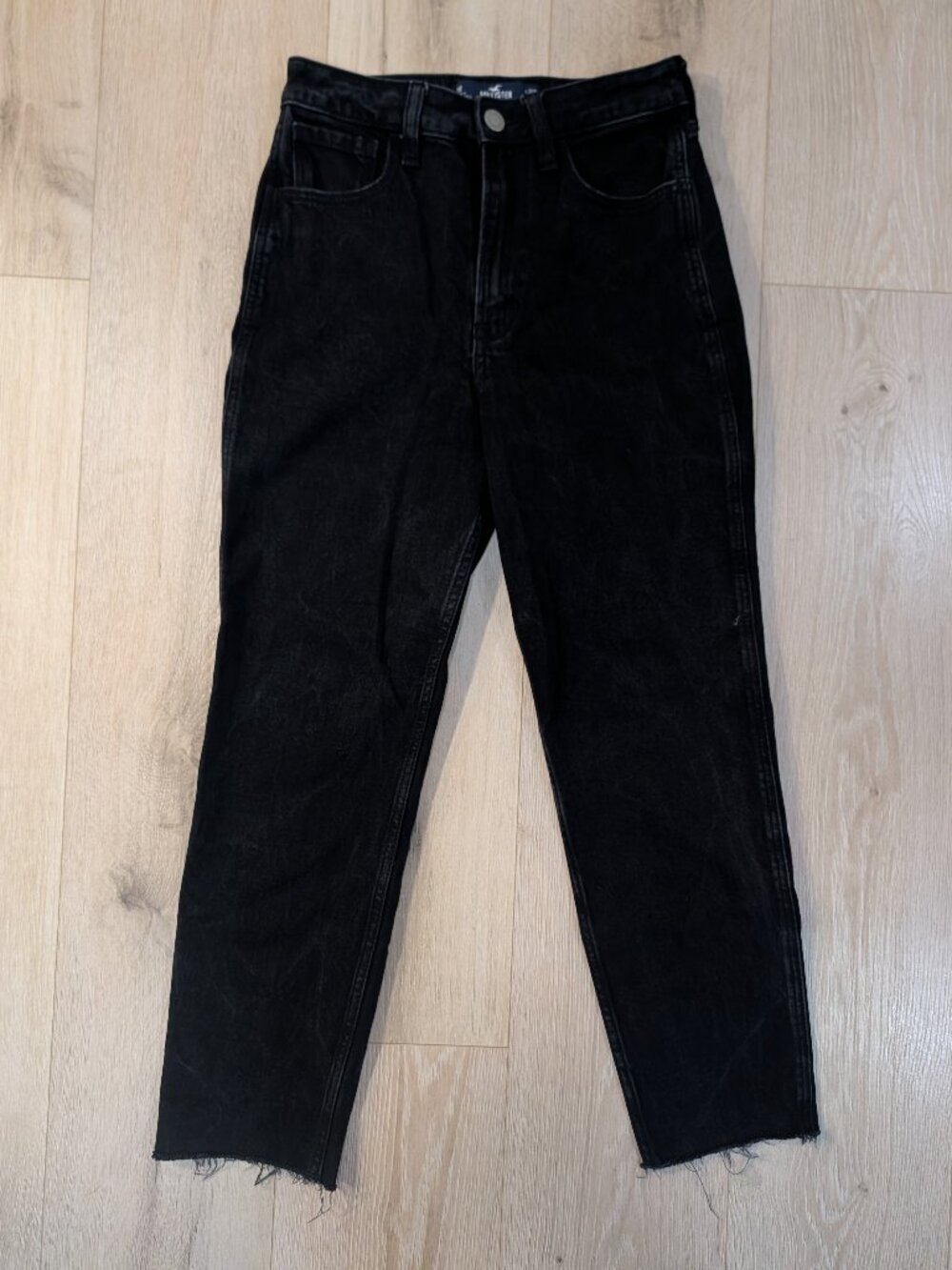 Hollister Black Ultra High-Rise Mom Jeans 26